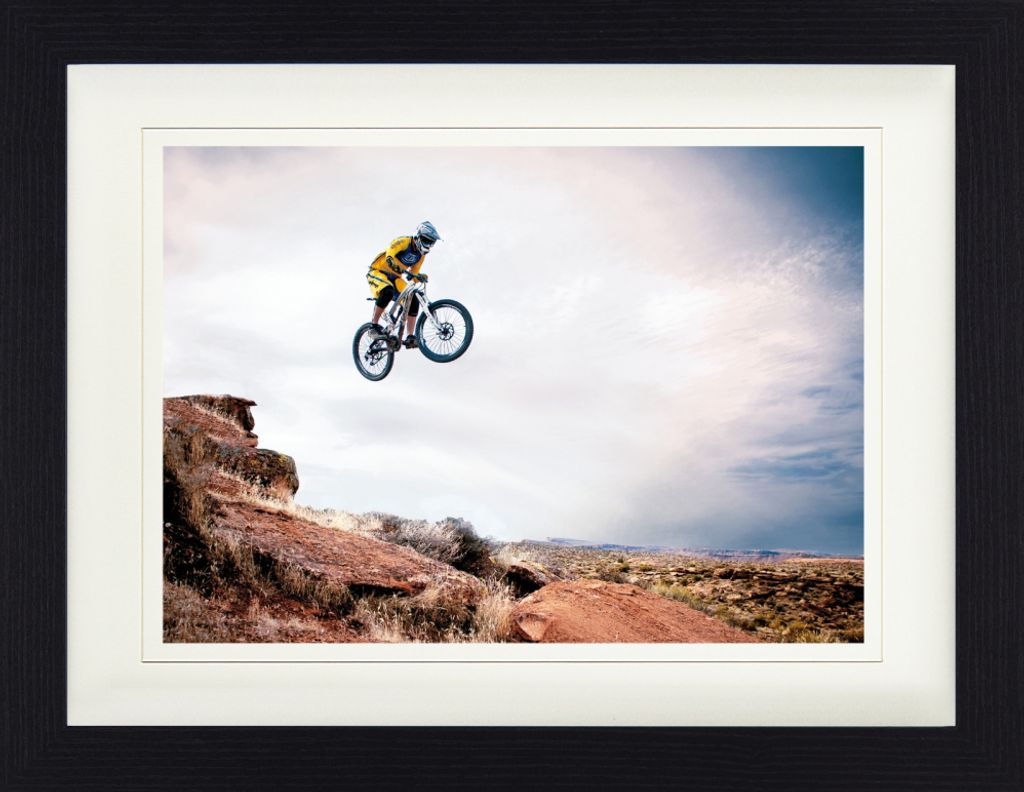 Mountain Biking Gerahmtes Bild Mit Edlem Passepartout | Wand-Bilder | Im Bilderrahmen - Take Me Higher (30 x 40 cm)