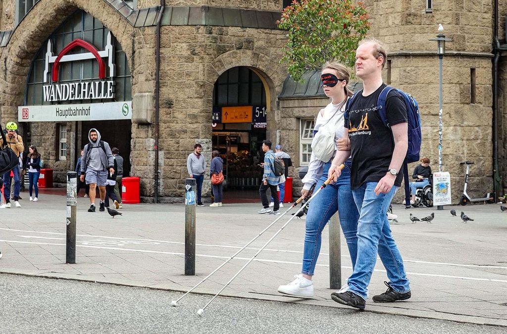 Jochen Schweizer Außergewöhnliche Stadtführung Hamburg (2 Std.); Erlebnis verschenken oder selbst erleben; Gutschein gültig für 1 Person Grup...