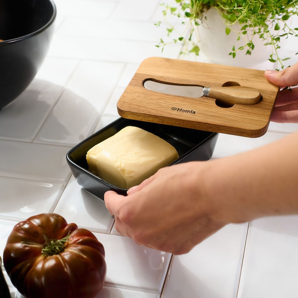 HOMLA Maselniczka MOOKA porcelanowa z nożykiem i akacjową