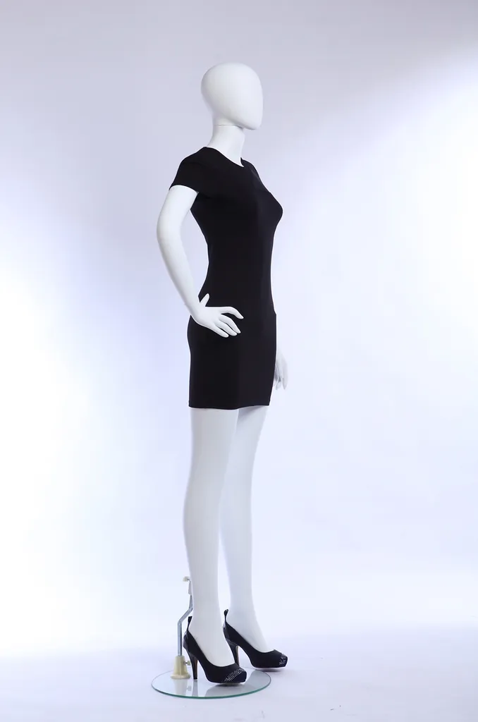 Mannequin vitrine blanc mat peinture haute qualité style abstrait