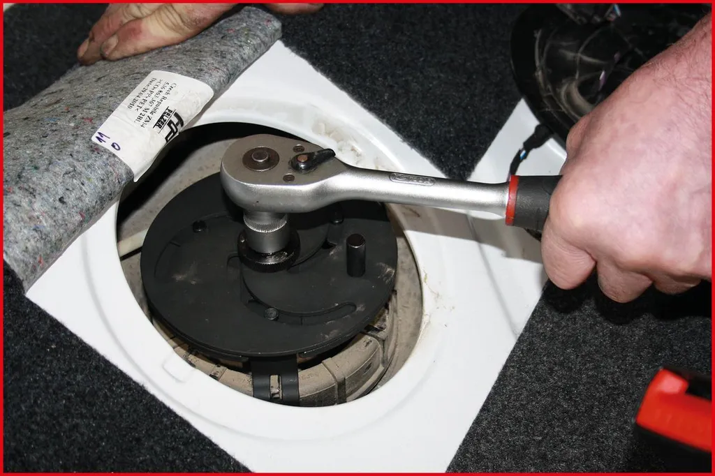 KS Tools Chiave Universale 3 Bracci per Ghiera Serbatoio Carburante - 13