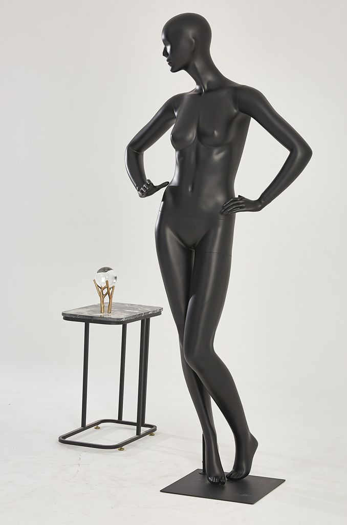 Schaufensterpuppe F24-8 Schwarz Frau stehend schwarz matt lackiert Nase Mund geformt Schick und Elegant Hochwertig