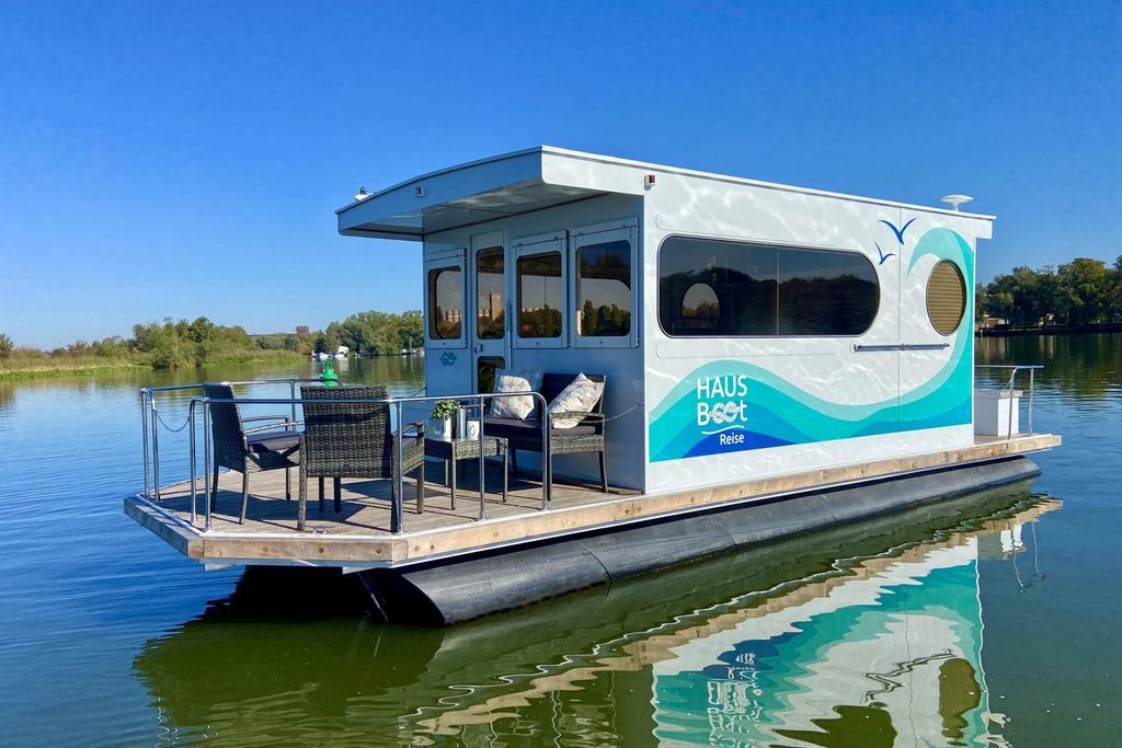 Jochen Schweizer Übernachtung im fahrbaren Hausboot auf der Havel für 2 (2 Nächte); Erlebnis verschenken oder selbst erleben; Gutschein gültig ...