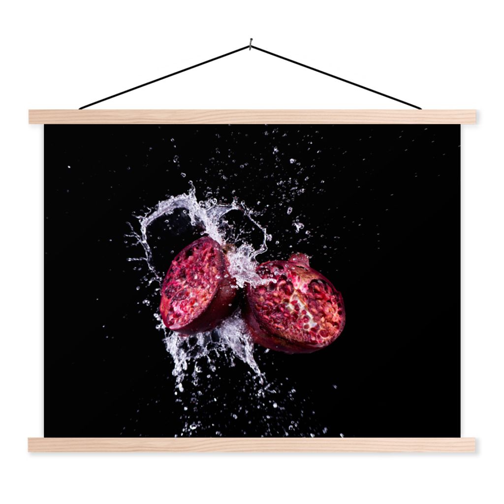 MuchoWow Textilposter Granatapfel - Frucht - Wasser - Schwarz - Violett 60x45 cm mit holzfarbenen Rahmen - Bild