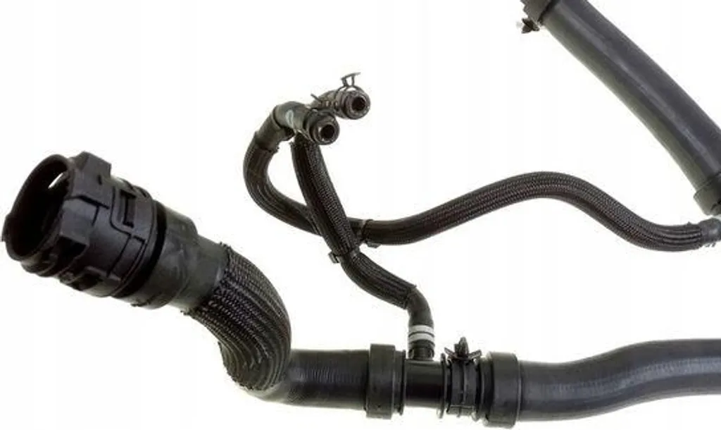 Réparer fuite liquide Toyota Proace avec tuyau radiateur SU001-B3814