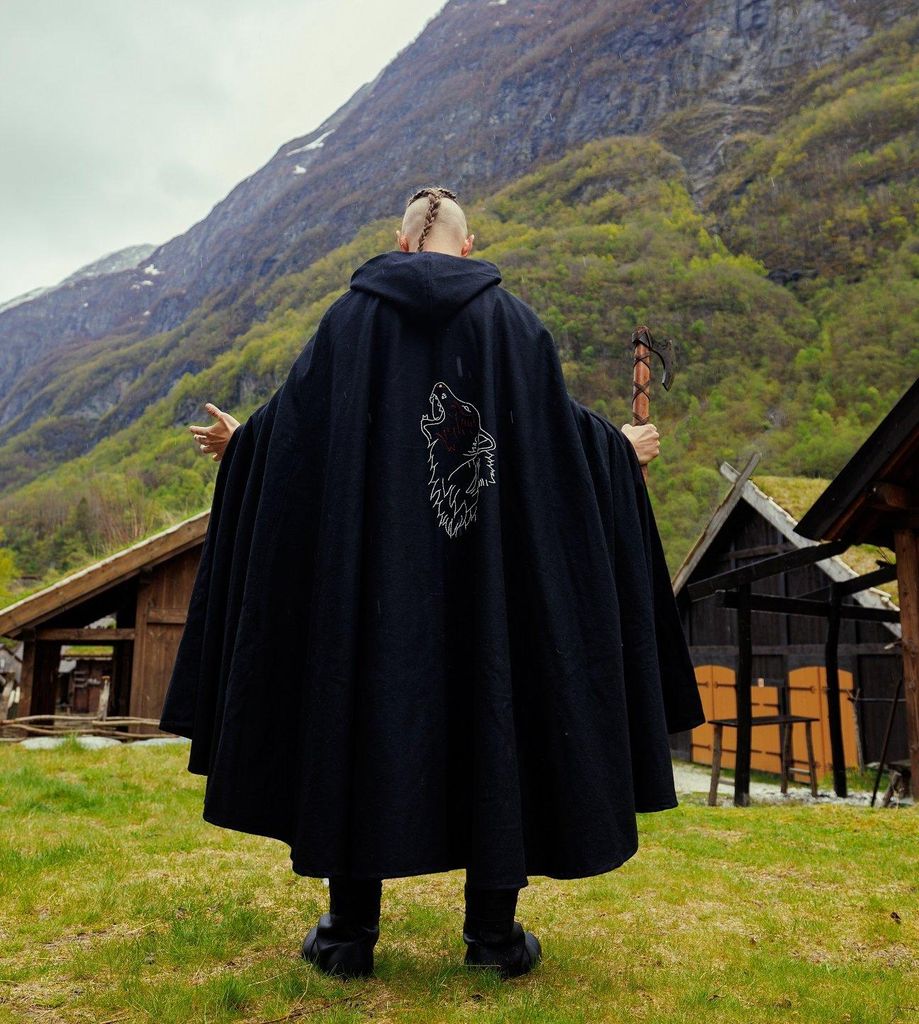 Wikinger Umhang mit Wolfsstickerei Schwarz "Alpha" Produktbild 