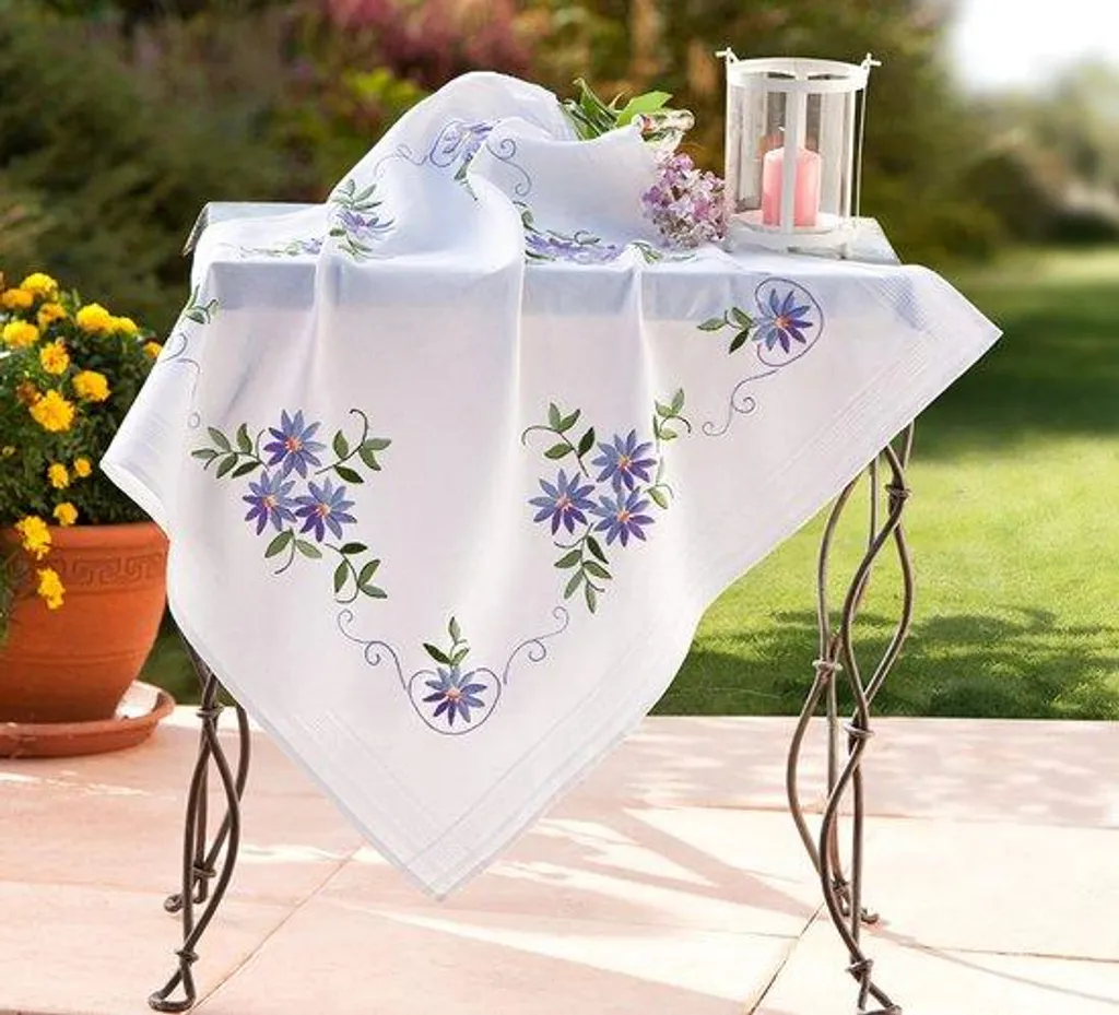 Nappe à broder soi-même 80x80 cm en coton motif fleurs Marguerite bleue