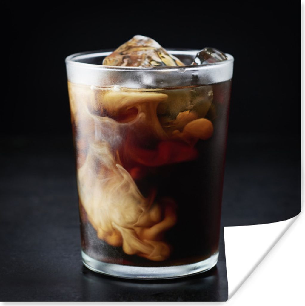 MuchoWow Poster Eine Explosion in einer Tasse Eiskaffee auf einem schwarzen Hintergrund 30x30 cm - Wandposter - Printing