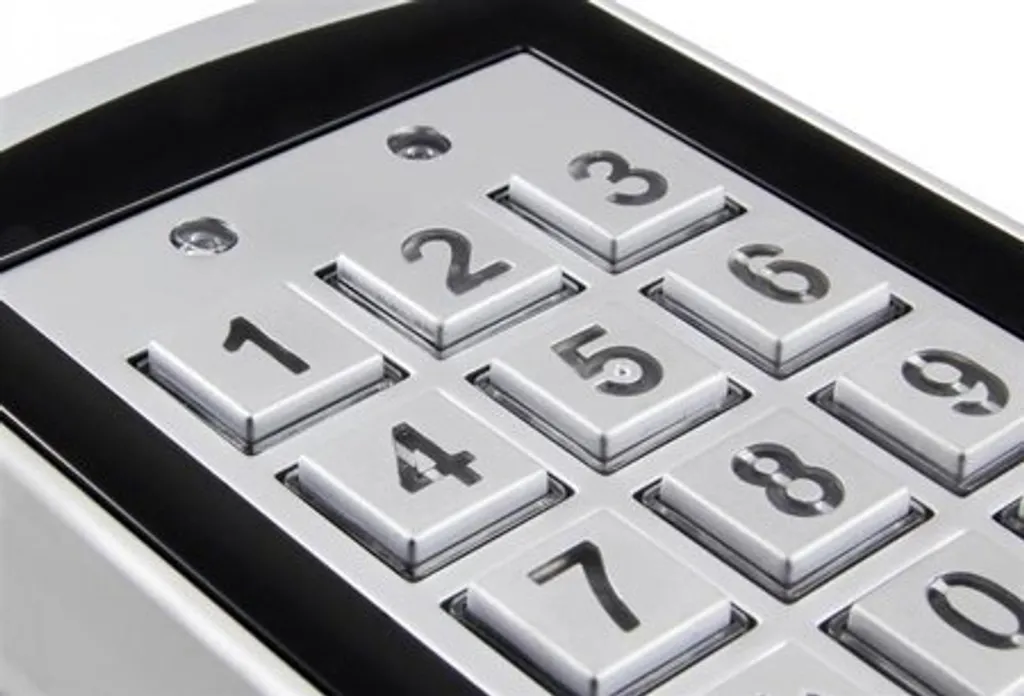 Serrure électronique Eura Ac-20C7 avec clavier rétroéclairé et robuste