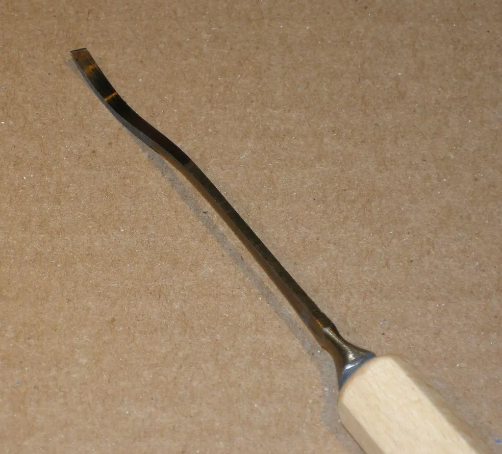 Scalpello Professionale Stubai 2mm Forma 23 | Intaglio e Rilievo Legno