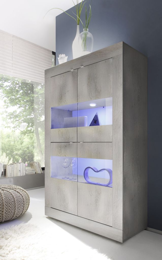 Vitrine "Belinda" in Holzstruktur Pinie Weiss Nachbildung mit 4 Türen und 4 Fächern. Abmessungen (BxHxT) 102x162x43 cm