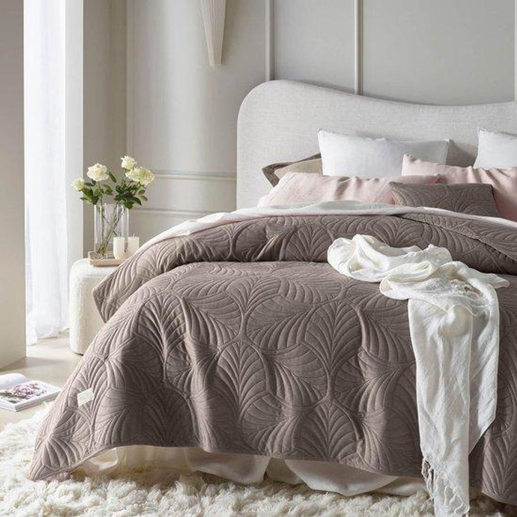 Famanu Sprei Braun - 220 x 240 cm - Vielseitige Wohndecke als Bett- oder Sofadecke - Quilt - Stil - Ideal als Samtdecke