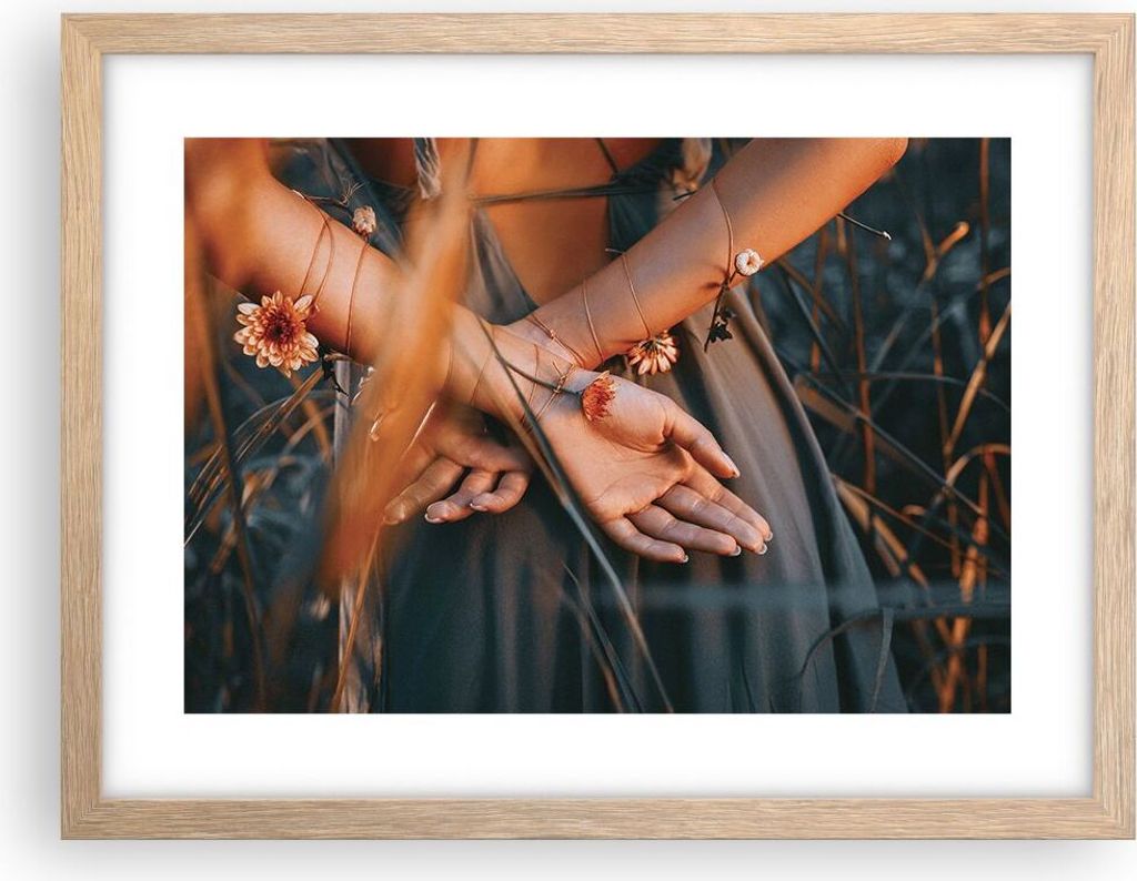 Gerahmtes Poster - Rahmen in heller Eiche - Frau Hände Wiese - 40x30 cm - Wand Bild - Wanddeko - Wandbilder - Kunstposter - Wandposter - Bilderrah...