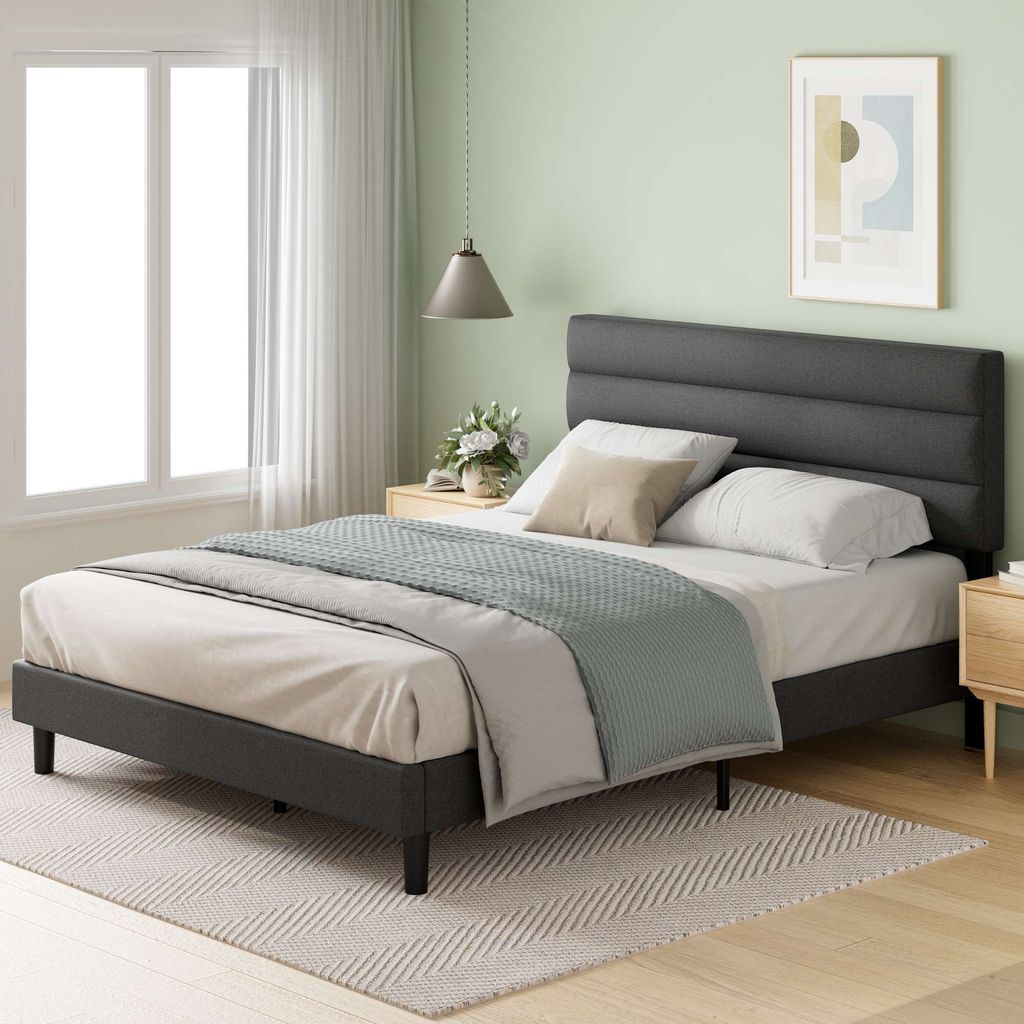 Polsterbett mit gepolstertem Kopfteil und modernem Design – ideal für zeitgemäße Schlafzimmer.
