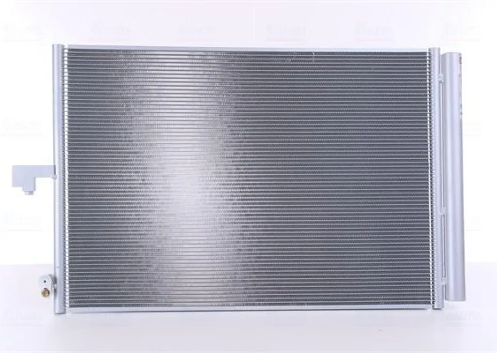 Radiateur de climatisation pour Mercedes CLS et Classe E NISSENS 940780