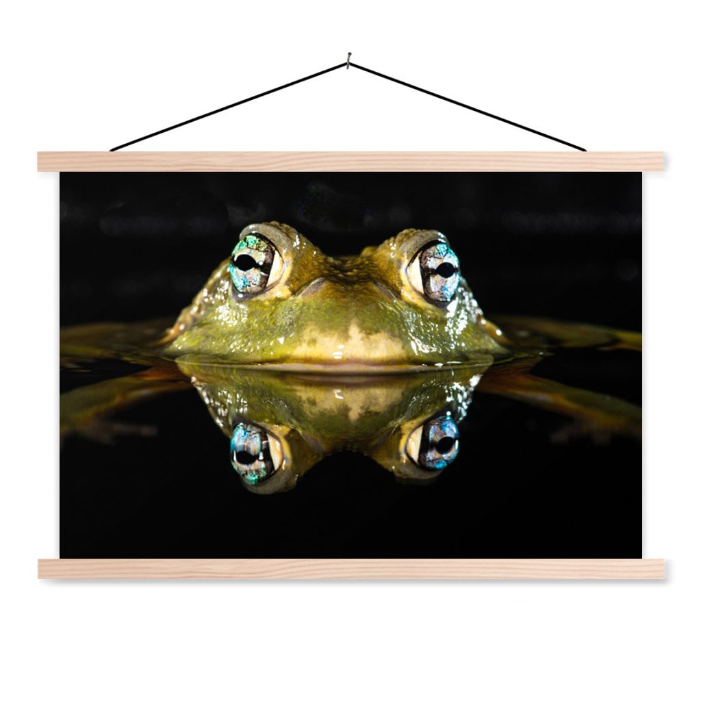 MuchoWow Textilposter Frosch - Augen - Porträt 120x80 cm mit holzfarbenen Rahmen - Aufhängeset