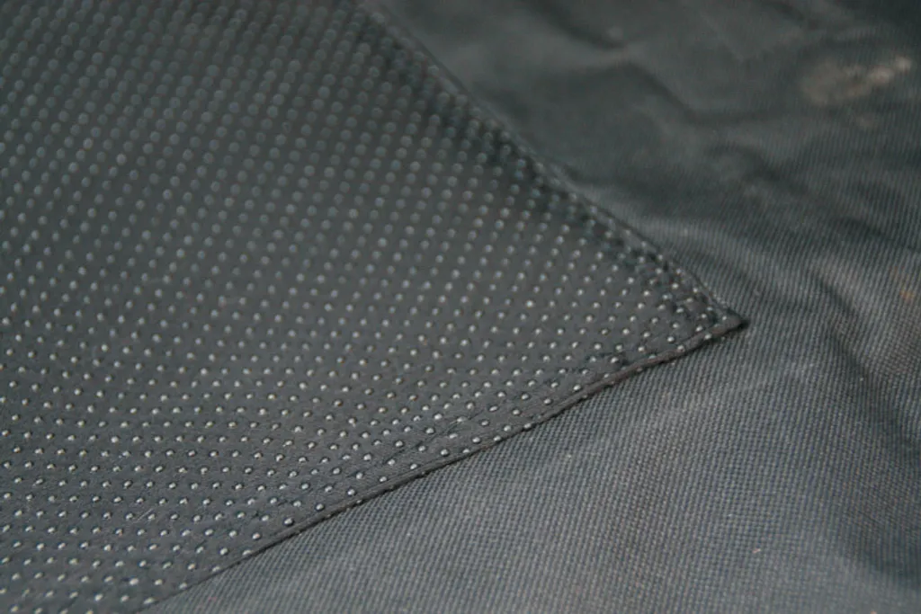 Tapis de coffre nylon noir grand format 160x130cm finition luxe durable