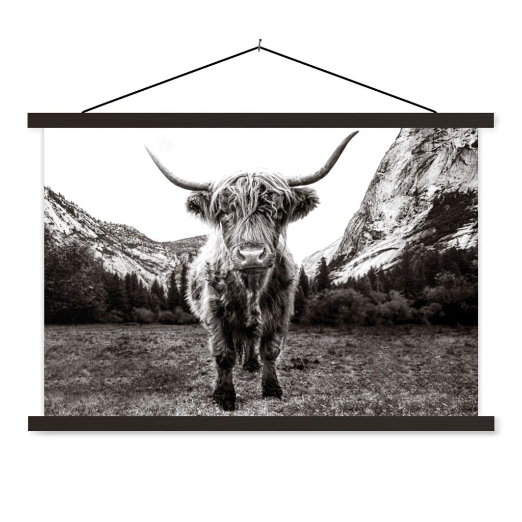 MuchoWow Textilposter Berg - Schwarz - Weiß - Schottischer Highlander 90x60 cm mit schwarzem Rahmen - Aufhängungssatz