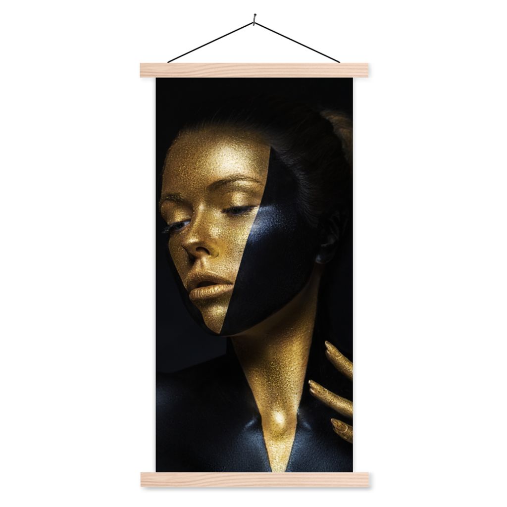 MuchoWow Textilposter Make-up - Kunst - Frau - Luxus - Gold 40x80 cm mit holzfarbenen Rahmen - Wohnzimmer