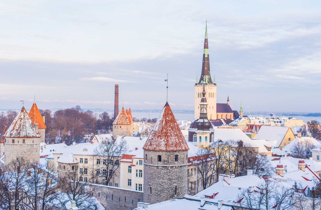 hansepuzzle 43288 - Stadt im Winter Puzzle, 500 Teile, Gebäude, 46,0 x 30,0cm mit hochwertiger Aufbewahrung, Kartonbox & Beutel