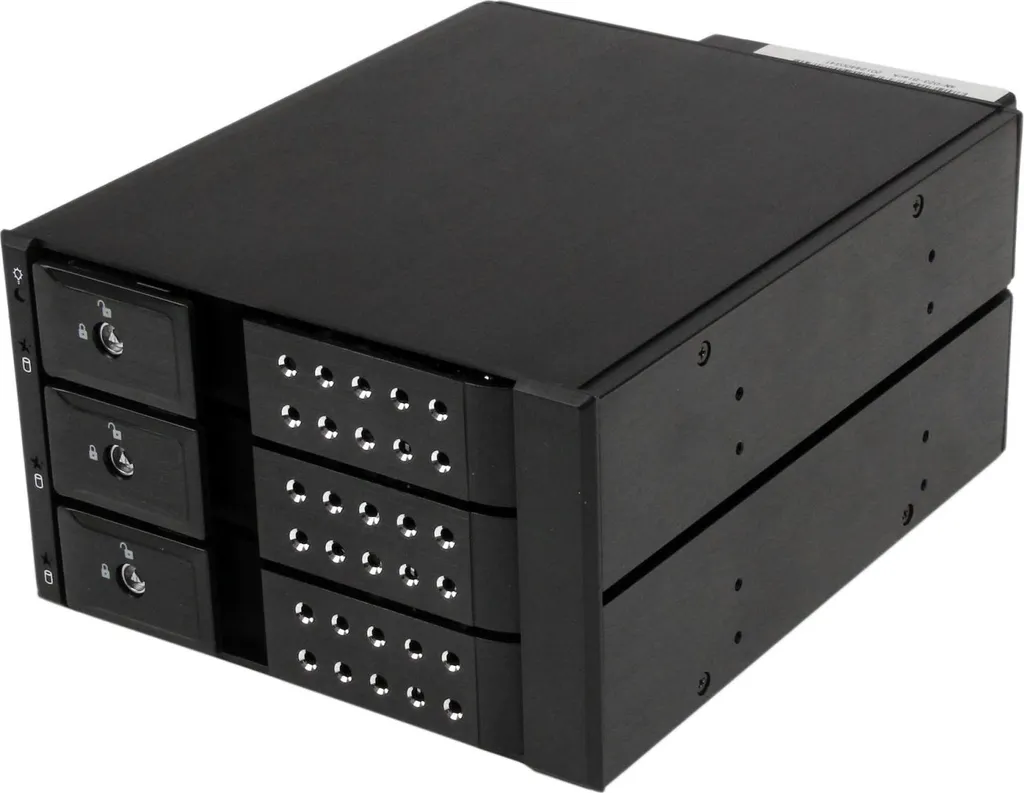 Recensione StarTech.com HSB3SATSASBA 3-Bay Mobile Rack SATA SAS - 1
