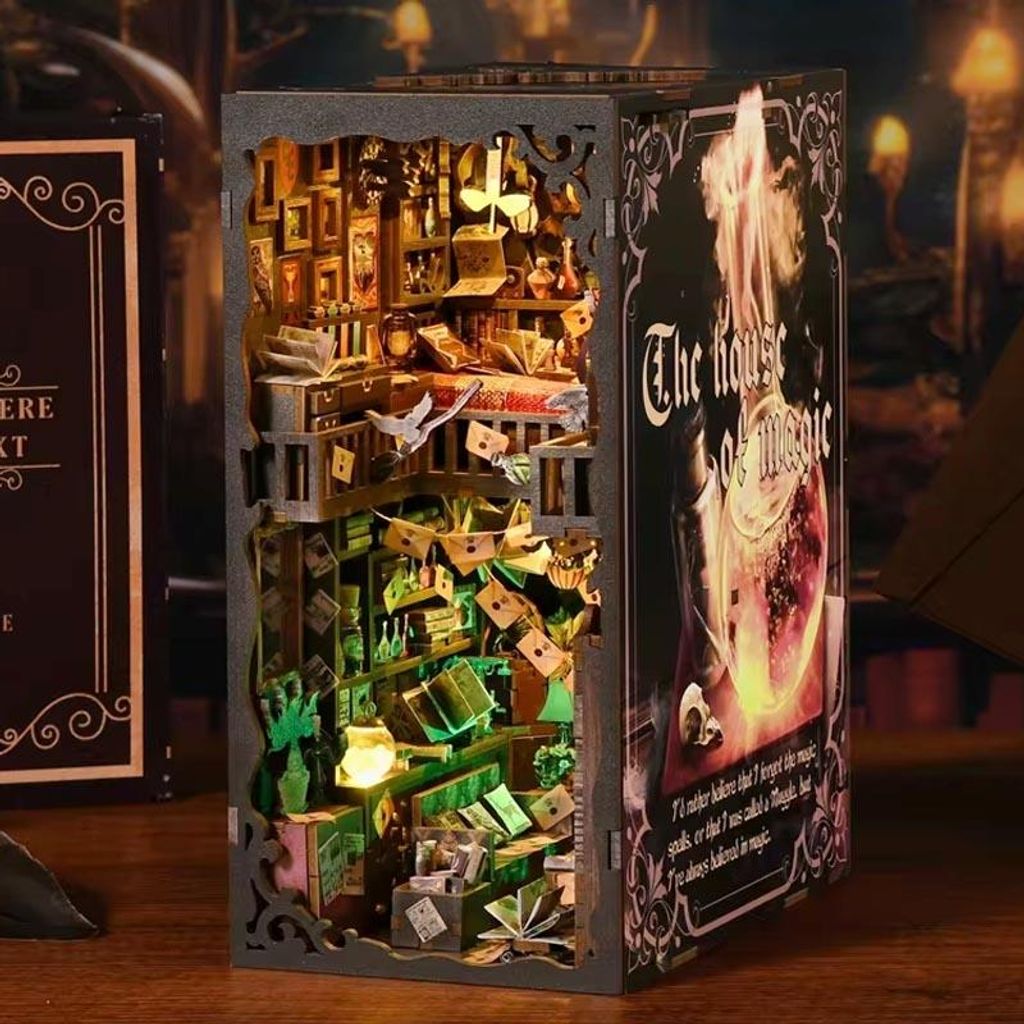 Maison miniature Book Nook - Maison de la Sorcellerie - Image du produit 