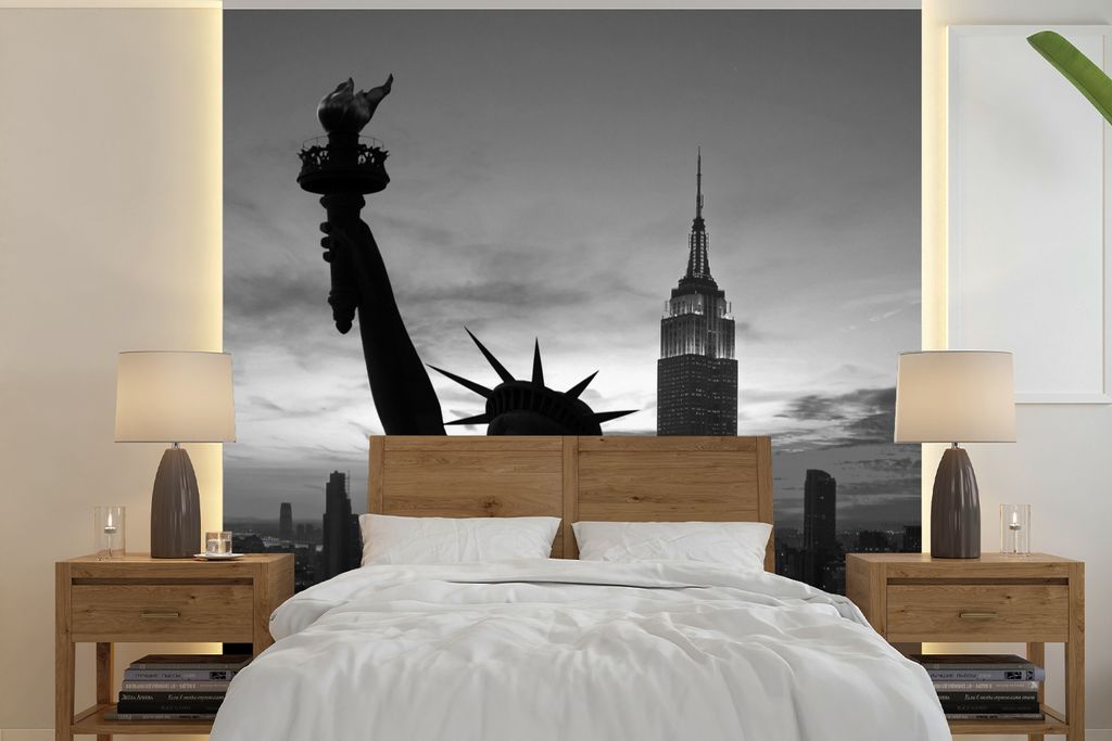 MuchoWow Fototapete für Wohnzimmer oder Schlafzimmer Wandtapete Vinyl Motivtapete Freiheitsstatue New York - schwarz und weiß - 300x300 cm - Wa...