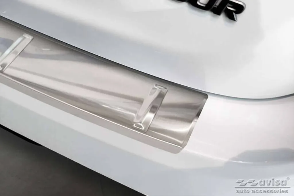 Protection de coffre Toyota Yaris 2020- en acier mat anti-rayures robuste - 3