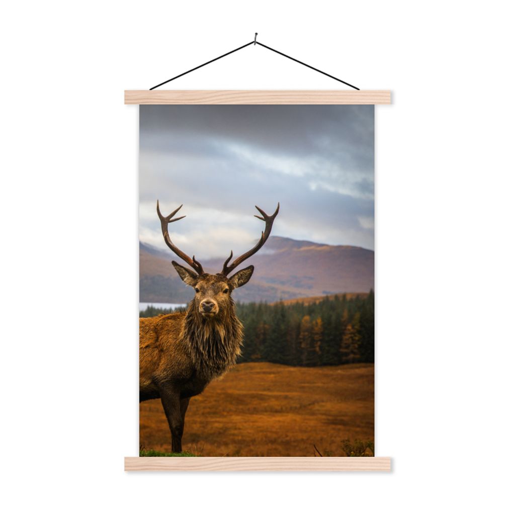 MuchoWow Textilposter Hirsche - Berge - Wasser - Landschaft - Tiere - Bäume 40x60 cm mit holzfarbenen Rahmen - Poster