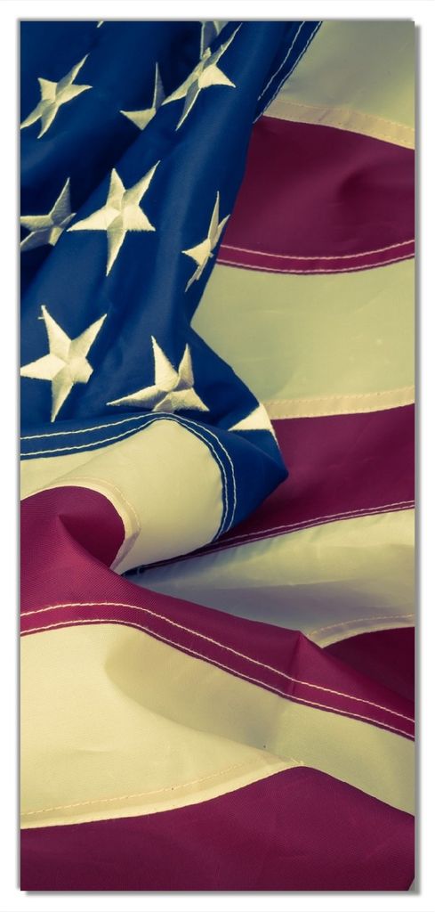 Wallario selbstklebende Türtapete 100 x 220 cm - Amerikanische Flagge im Wind - Abwischbar, rückstandsfrei zu entfernen