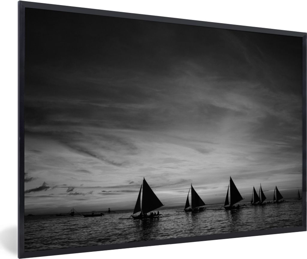 MuchoWow MuchoWow Gerahmtes Poster Segelboote vor der Küste von Boracay - schwarz und weiß 30x20 cm - Poster mit zchwarzem Bilderrahmen - Kun...