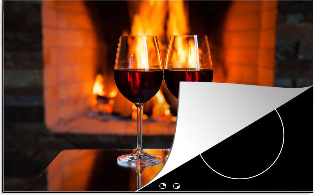 KitchenYeah Herdabdeckplatte Zwei Gläser Rotwein am offenen Feuer , 81x52cm, Küche Deko, Glaskeramikfeld Herdabdeckung, Abdeckplatte fùr Kochfeld