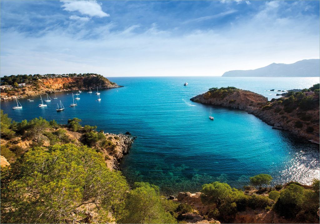 Wallario Poster - Ibiza - Blick von einer Bucht aufs Meer, Kunstdruck Größe: 70 x 100 cm