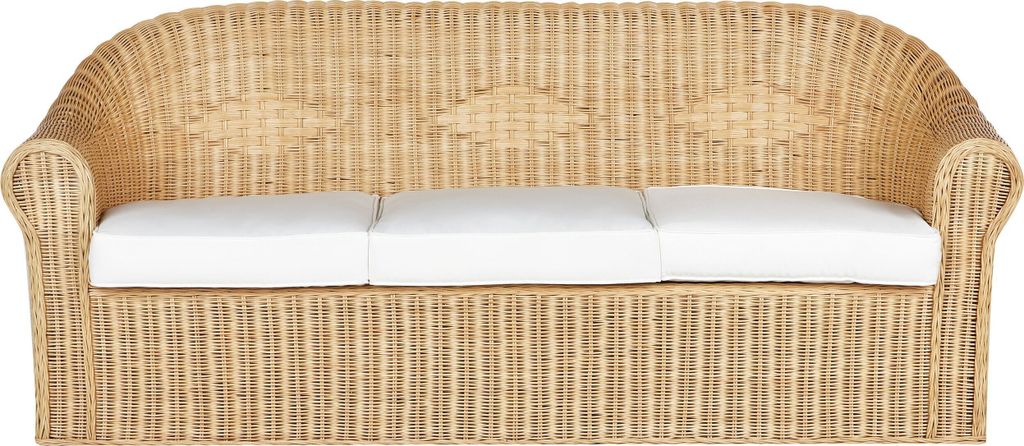BELIANI 3-Sitzer Gartensofa Naturfarben Rattan Geflochten mit Weißen Kissen Boho Möbel Outdoor Indoor Garten Terrasse Ausstattung Sitzmöbel