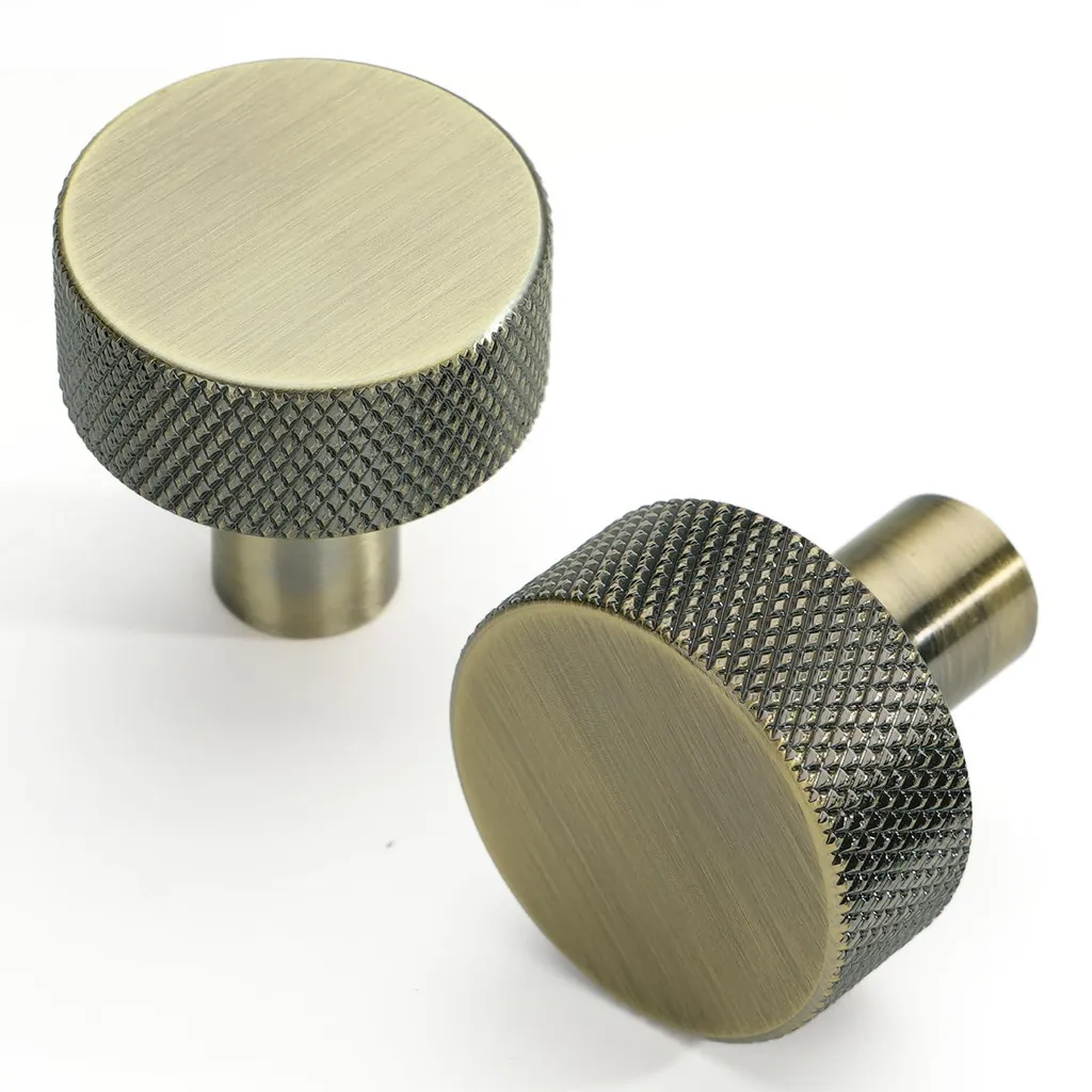 Boutons de placard nervurés 31 mm en laiton brillant style ancien