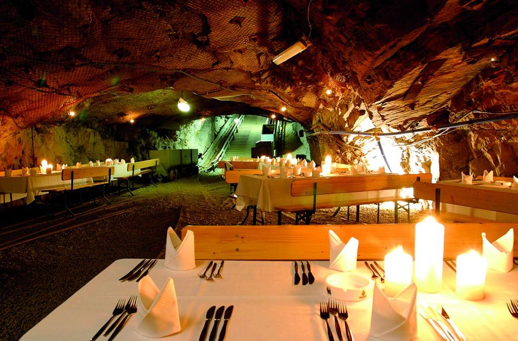 Jochen Schweizer Dinner unter Tage bei Meschede; Erlebnis verschenken oder selbst erleben; Gutschein gültig für 1 Person Das Erlebnis findet in ...
