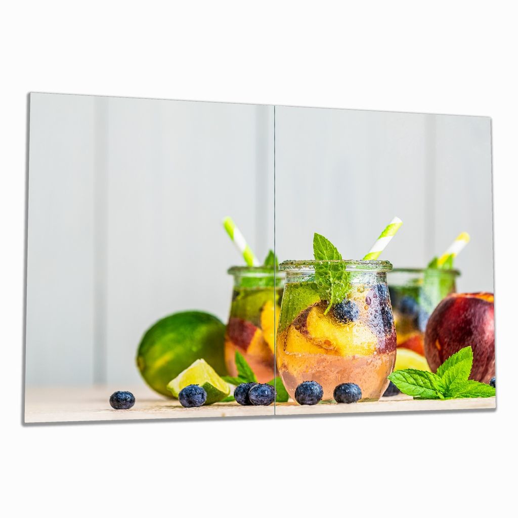Wallario Herdabdeckplatte aus Glas, Größe 80 x 52 cm 2-teilig, Motiv Erfrischender Eistee mit Pfirsichen und Blaubeeren