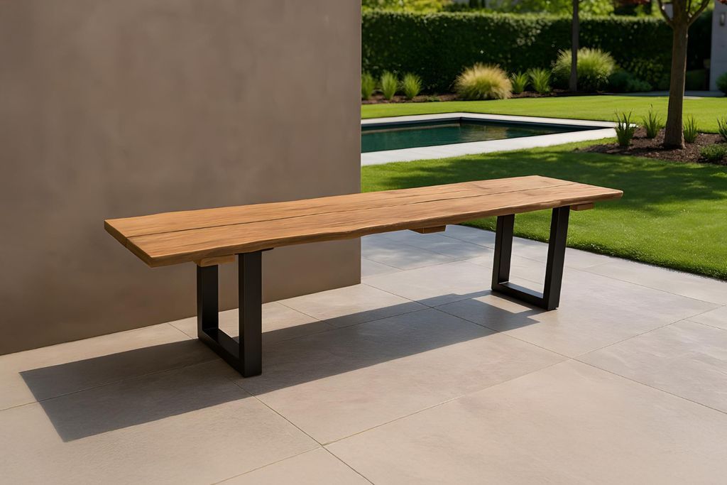 Gartenbank Quito | 220 x 42 cm | Teakholz massiv | echte Baumkante | U-Gestell Metall Schwarz | Outdoor-Sitzbank/Baumkantenbank für Garten & Terrasse