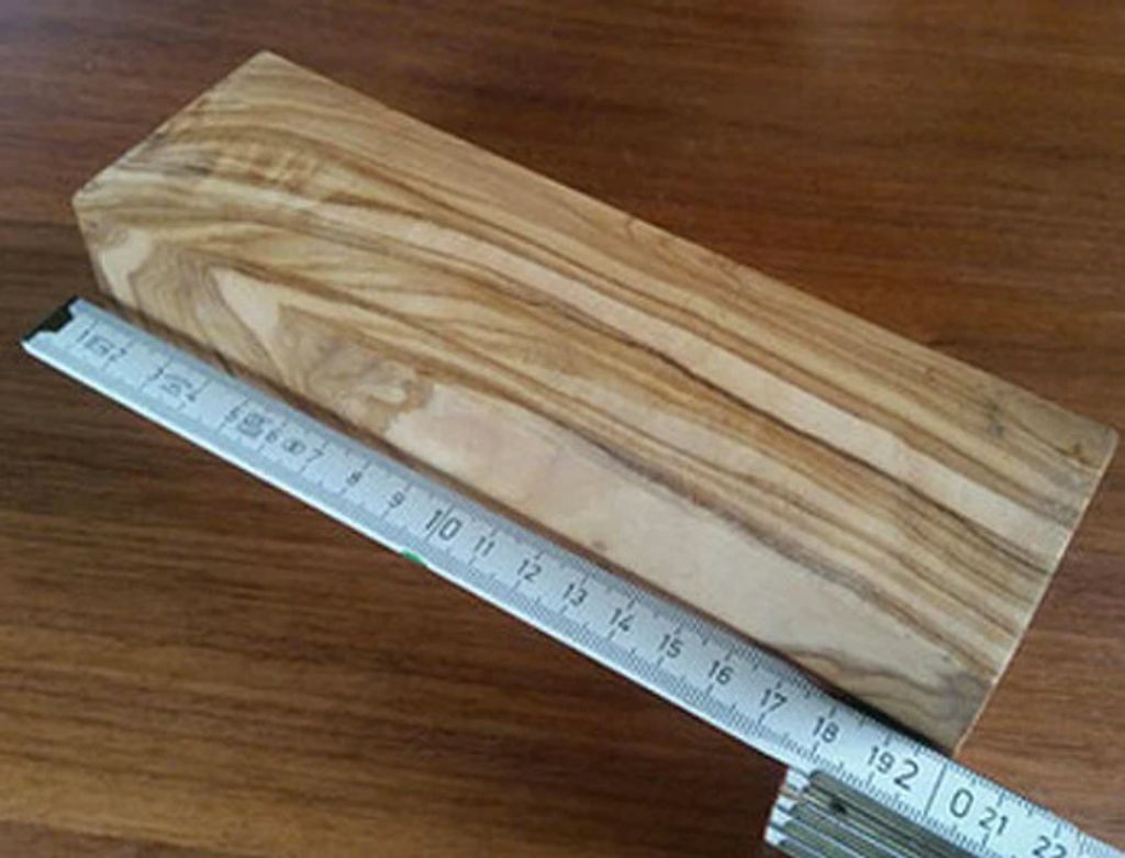 Handgefertigter Stößel Olivenholz - Naturholz 6x6x20cm Antibakteriell