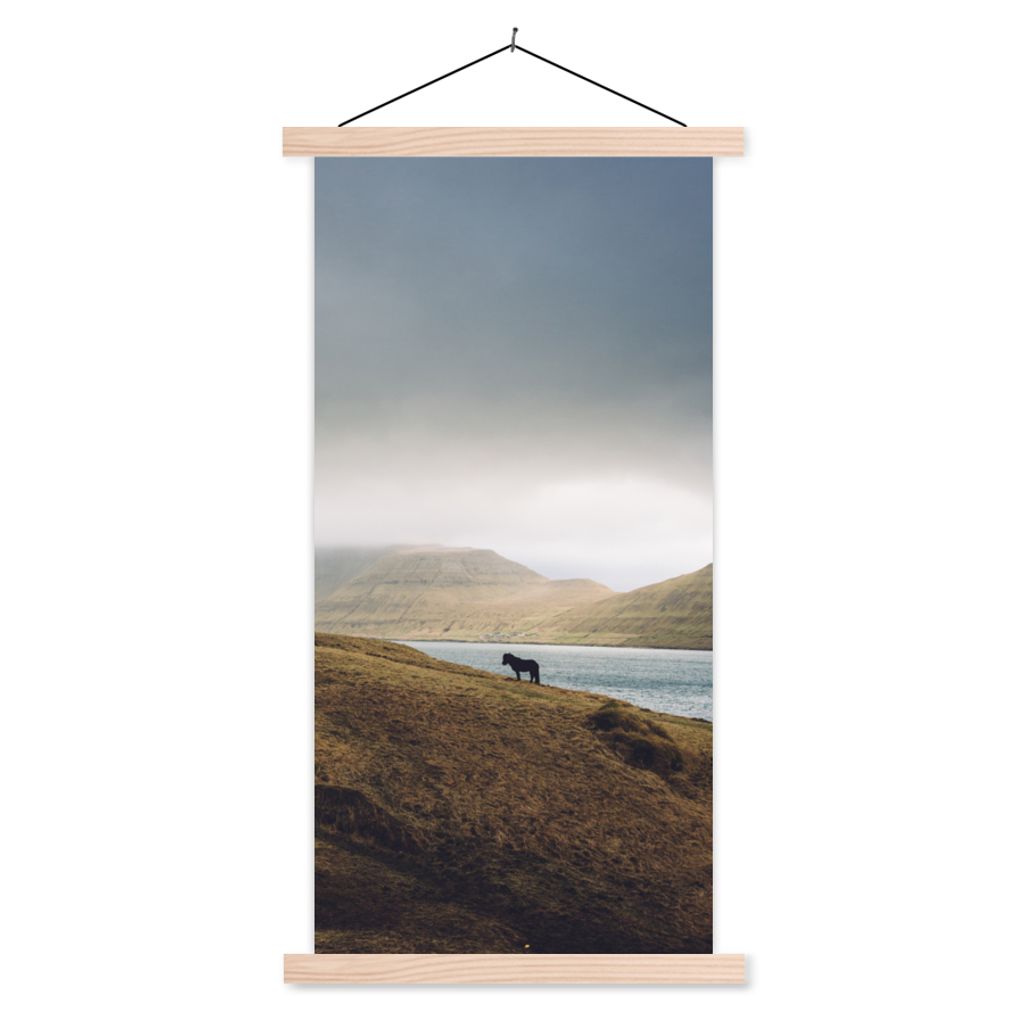 MuchoWow Textilposter Pferd - Berg - Landschaft 60x120 cm mit holzfarbenen Rahmen - Holz