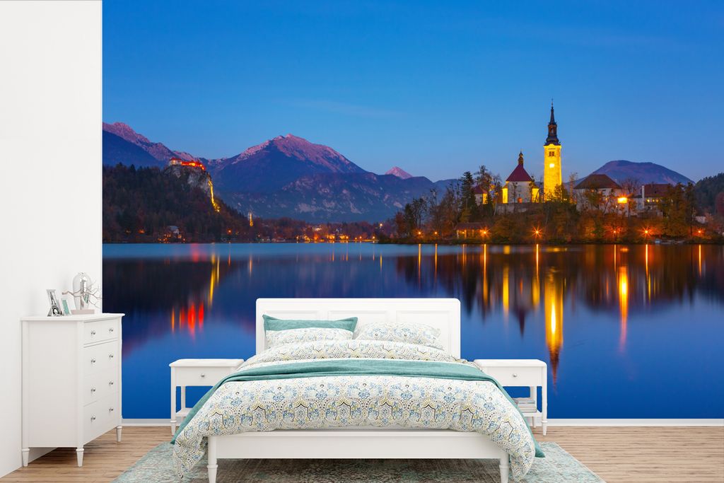 MuchoWow Fototapete für Wohnzimmer oder Schlafzimmer Wandtapete Vinyl Motivtapete See - Slowenien - Insel - 360x240 cm - Vinyl-Tapete