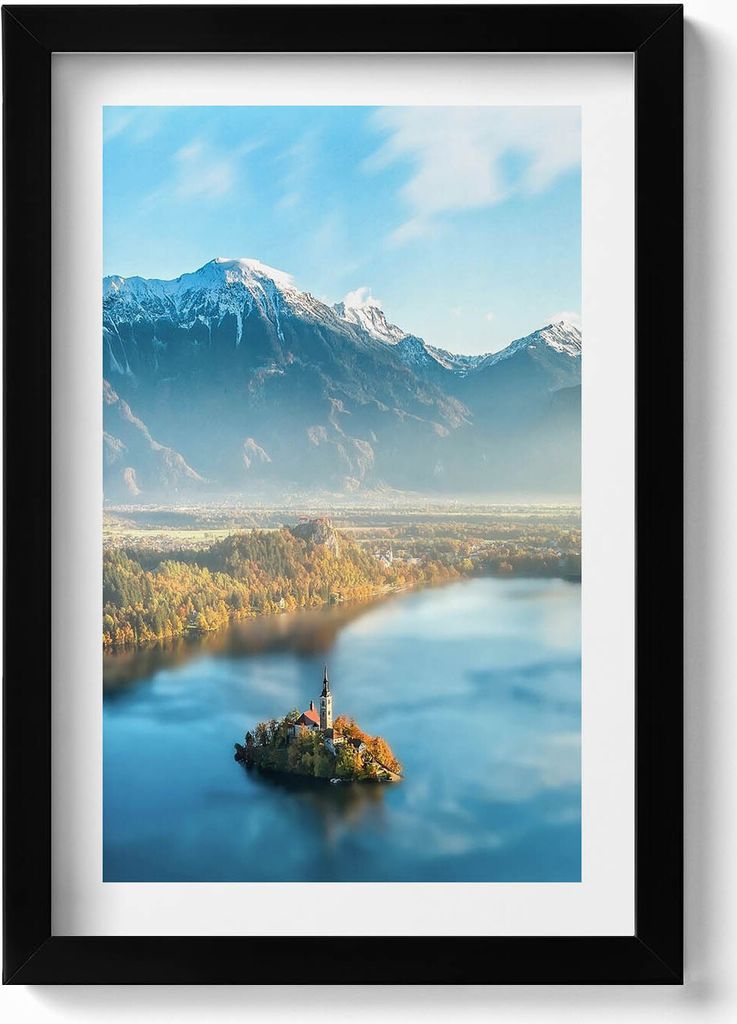 Gebäude am See in den Bergen– Wandbild mit Rahmen – Gerahmtes Bild – Wanddekoration – 20x30 cm – Schwarz