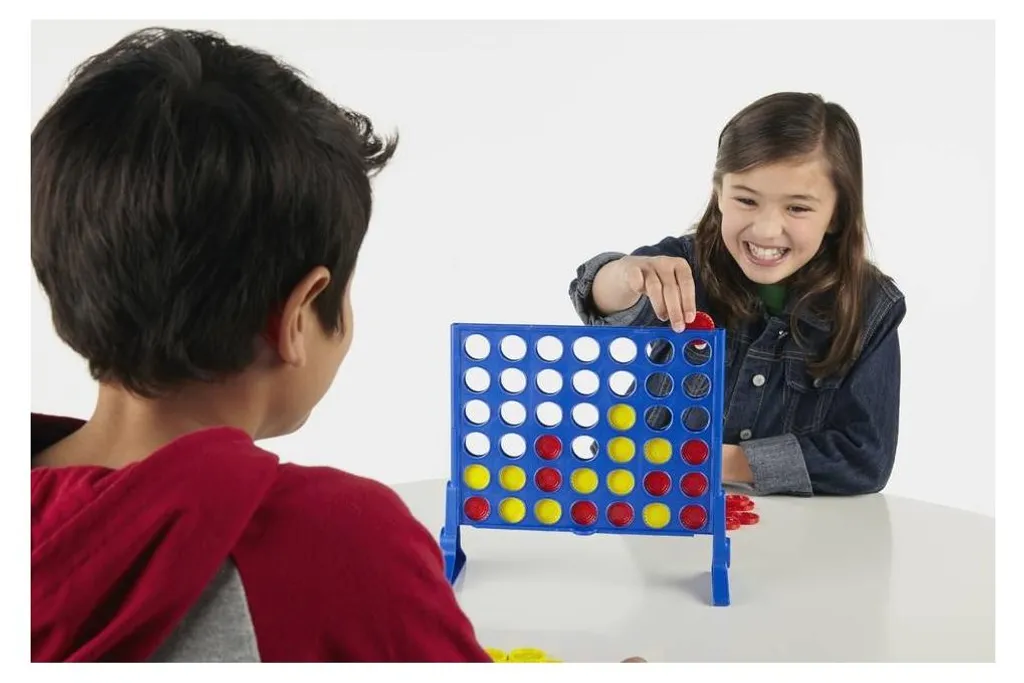 Quatre dans une rangée Hasbro Gaming - Grille Verticale avec 42 Jetons - 6