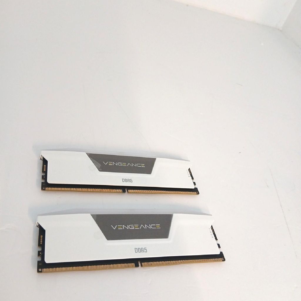 DDR5 32GB PC 6000 CL36 CORSAIR KIT (2x16GB) VENGEANCE RGB W Image du produit 