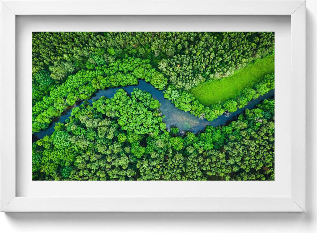 Wald und Fluss aus der Vogelperspektive– Wandbild mit Rahmen – Gerahmtes Bild – Wanddekoration – 30x20 cm – Weiß Rahmen