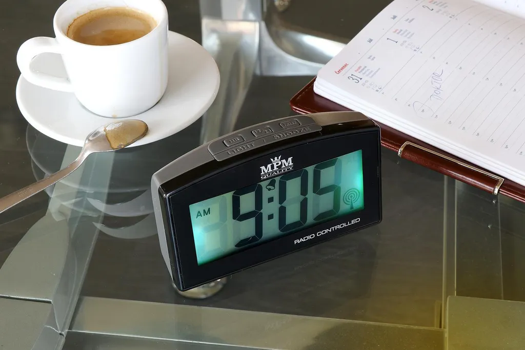 Petit réveil numérique simple d'utilisation MPM - Horloge blanche compacte - 6