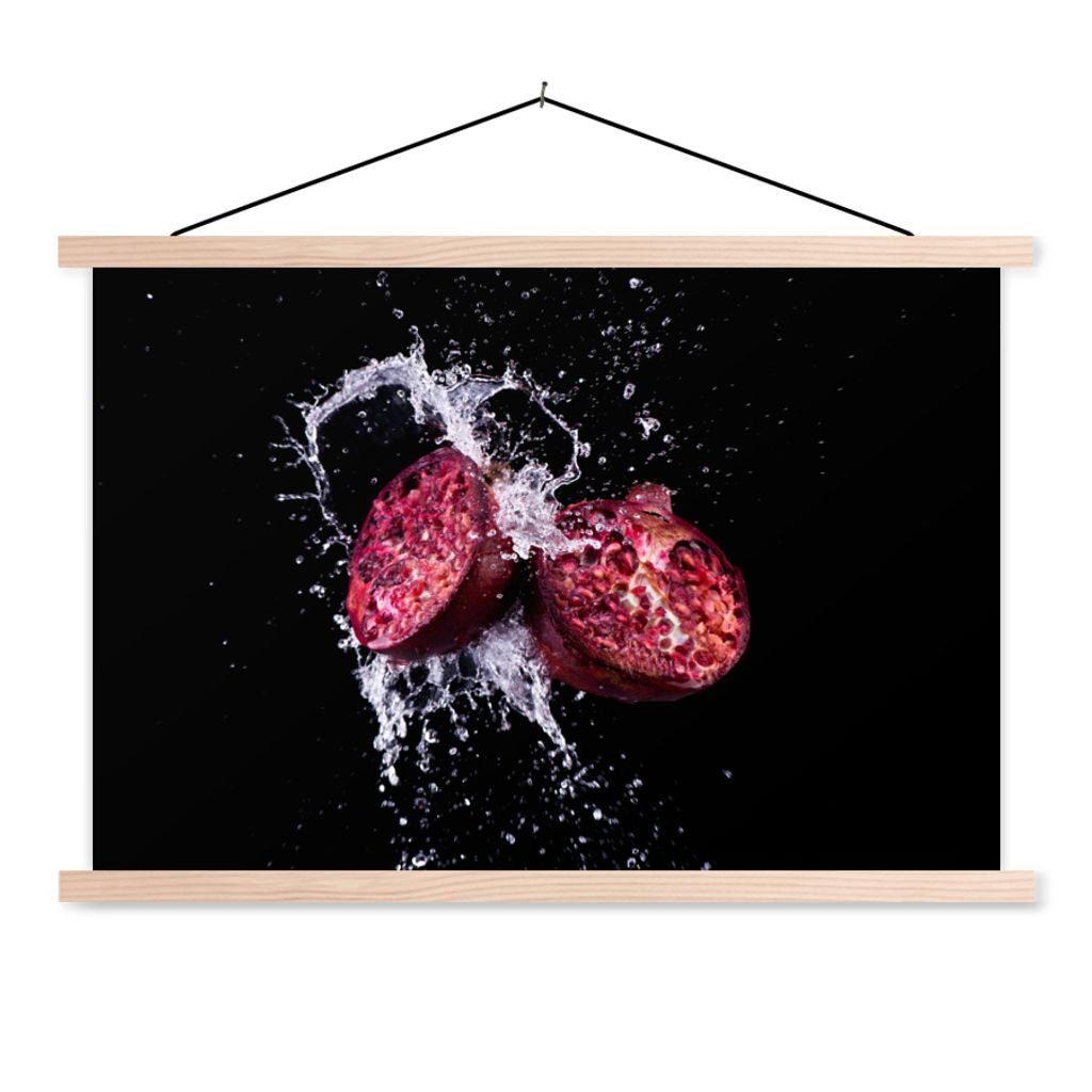 MuchoWow Textilposter Granatapfel - Frucht - Wasser - Schwarz - Violett 60x40 cm mit holzfarbenen Rahmen - Bilder