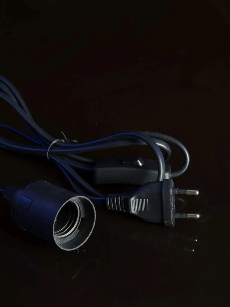 Douille E27 Noire avec Interrupteur et Câble Secteur EUROLITE E-27