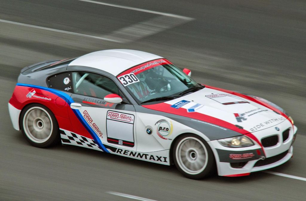 Jochen Schweizer BMW Z4 M Renntaxi auf dem Sachsenring; Erlebnis verschenken oder selbst erleben; Gutschein ist gültig für 1 Person Gruppengröß...