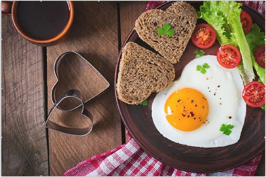 Wallario Wandbild Frühstück mit Liebe serviert, Größe: 61 x 91,5 cm, Poster mit rahmenlosen Bildhalter